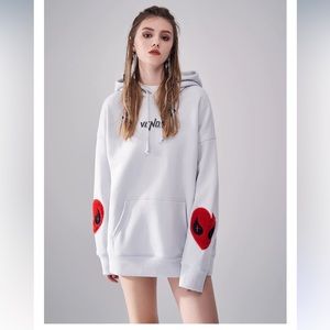 Venque “Amoo love” heart logo hoodie (size: S)
